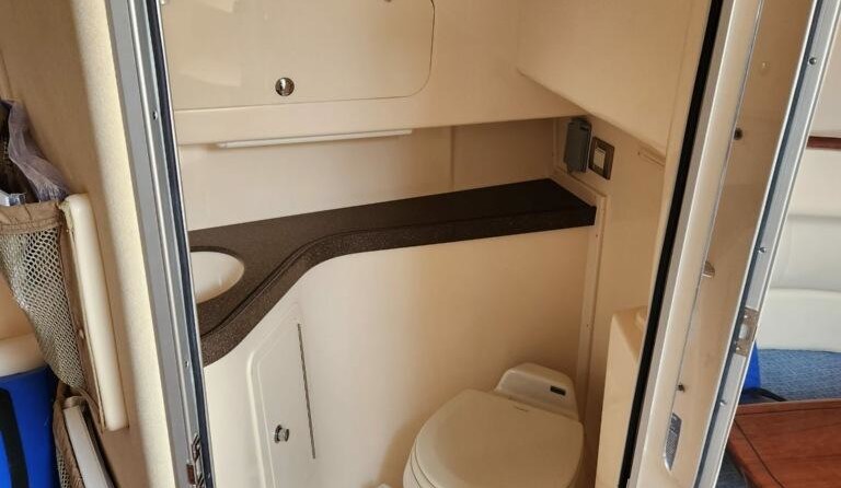 Grady-White Express 330