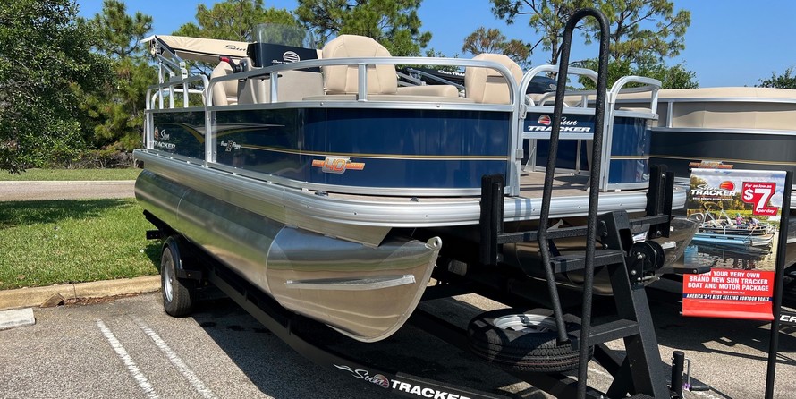 Sun Tracker Bass Buggy 18 DLX