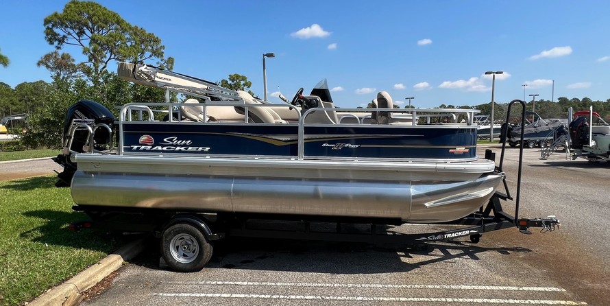 Sun Tracker Bass Buggy 18 DLX