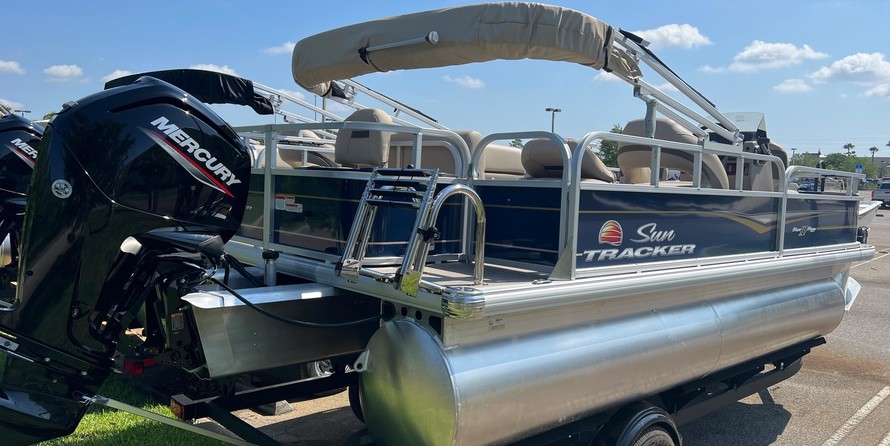 Sun Tracker Bass Buggy 18 DLX