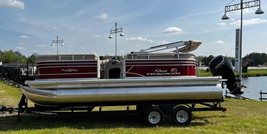Sun Tracker Party Barge 20 DLX