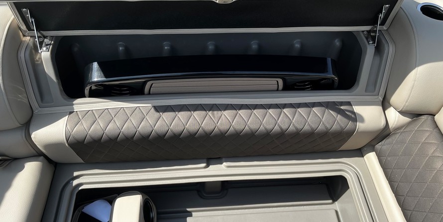 Sun Tracker Party Barge 20 DLX