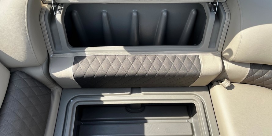 Sun Tracker Party Barge 20 DLX