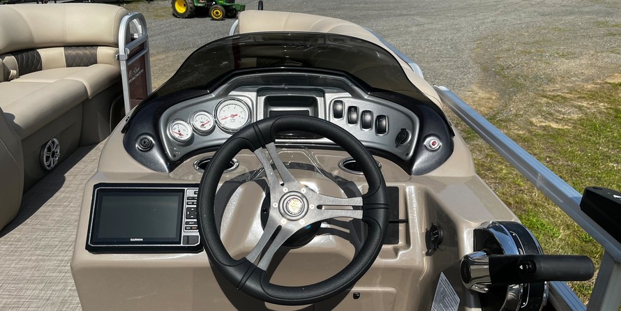 Sun Tracker Party Barge 20 DLX