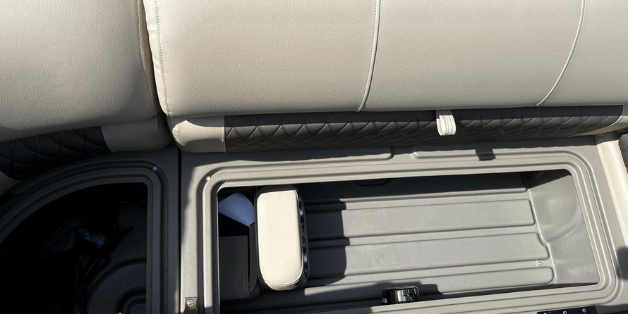 Sun Tracker Party Barge 20 DLX