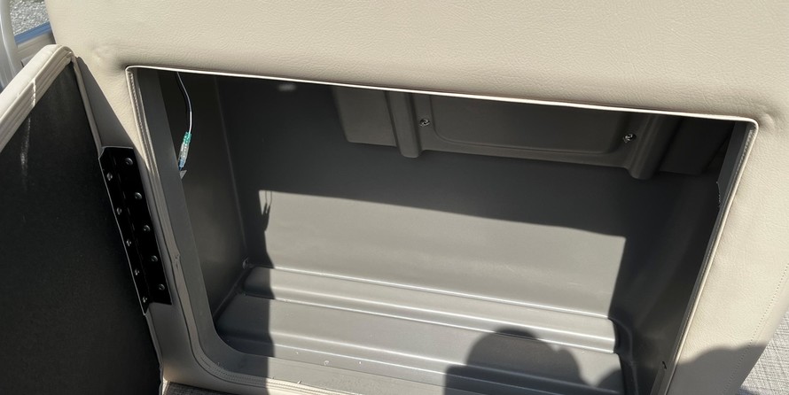 Sun Tracker Party Barge 20 DLX