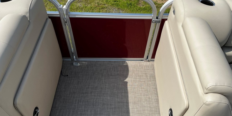 Sun Tracker Party Barge 20 DLX