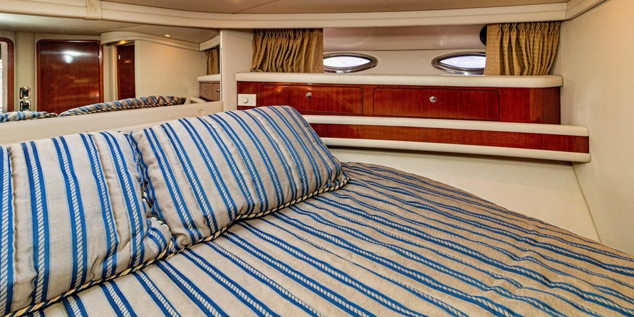 Sea ray 480 sedan bridge