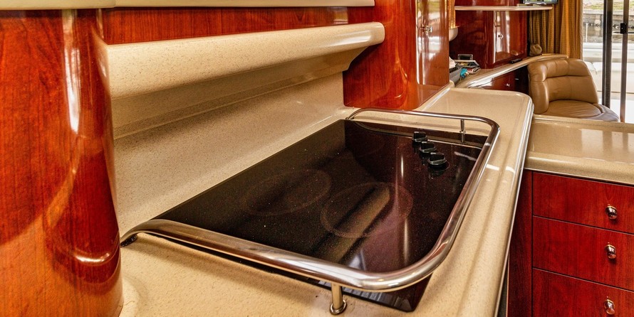 Sea ray 480 sedan bridge