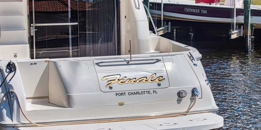 Sea ray 480 sedan bridge