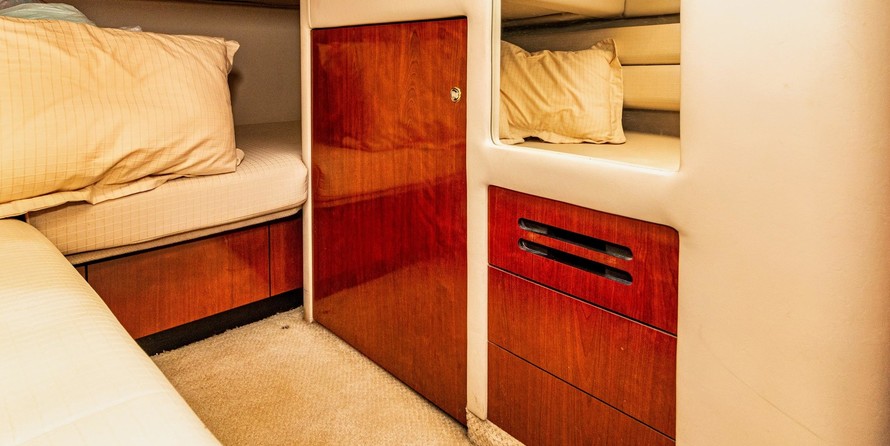 Sea ray 480 sedan bridge