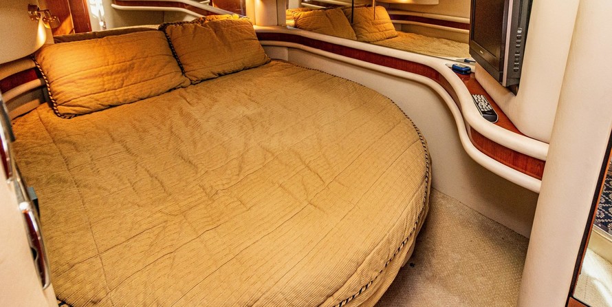 Sea ray 480 sedan bridge