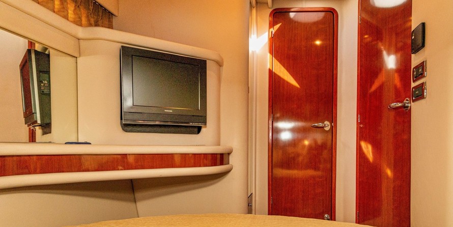 Sea ray 480 sedan bridge