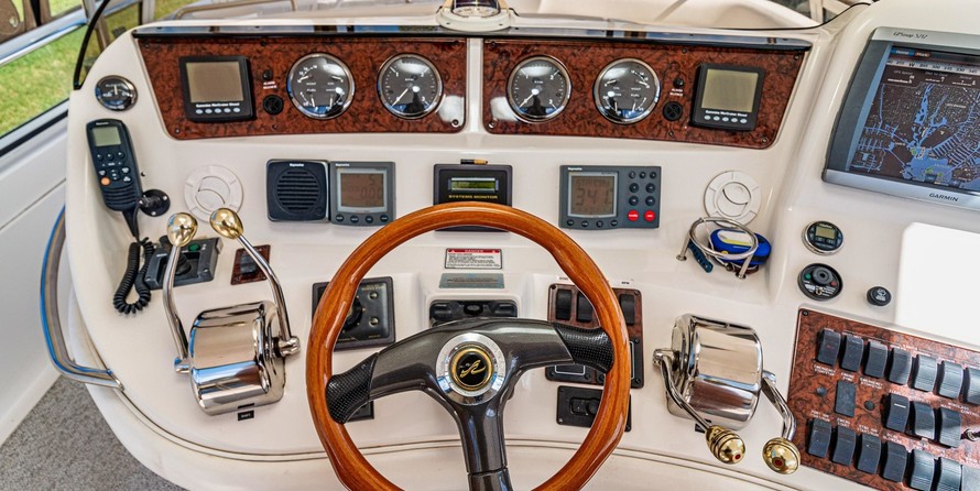 Sea ray 480 sedan bridge