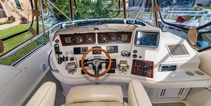 Sea ray 480 sedan bridge