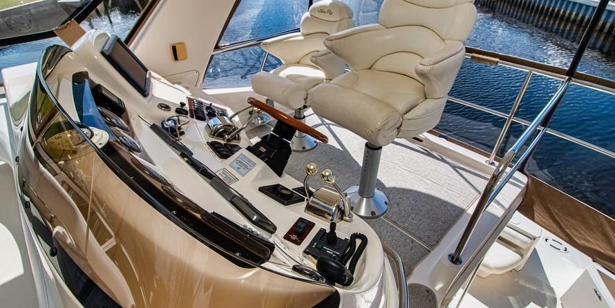 Sea ray 480 sedan bridge