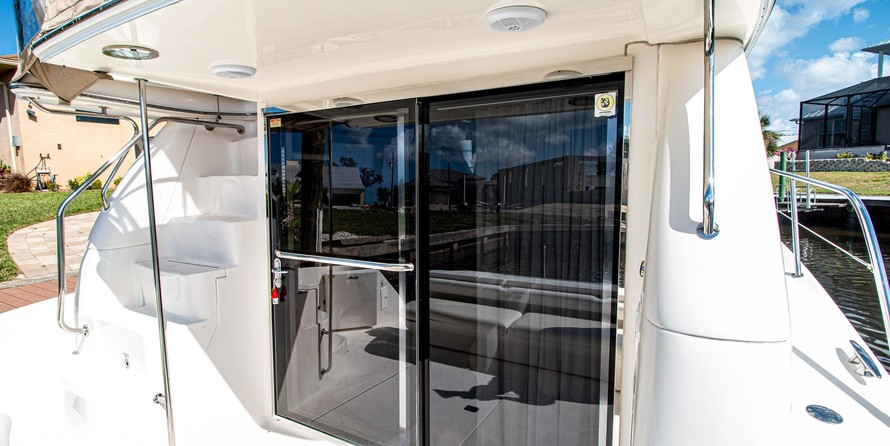 Sea ray 480 sedan bridge