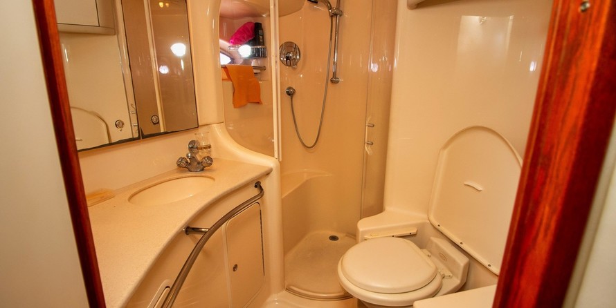 Sea ray 480 sedan bridge