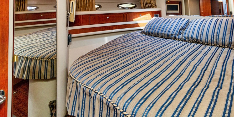 Sea ray 480 sedan bridge