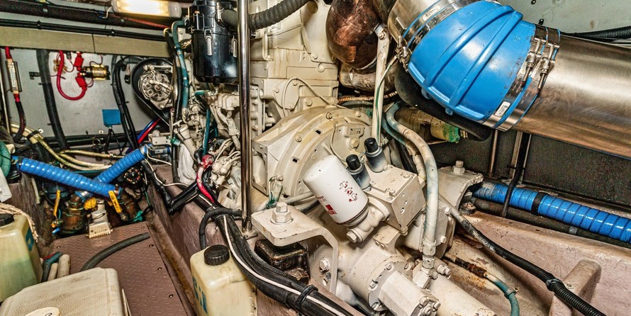 Sea ray 480 sedan bridge