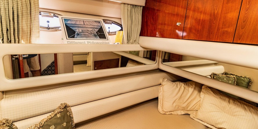 Sea ray 480 sedan bridge