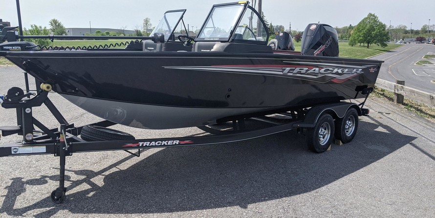 Tracker Targa V-19 WT