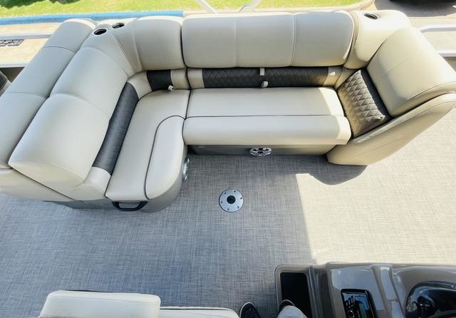 Sun Tracker Fishin Barge 20 DLX