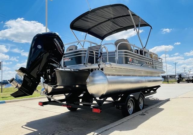 Sun Tracker Fishin Barge 20 DLX