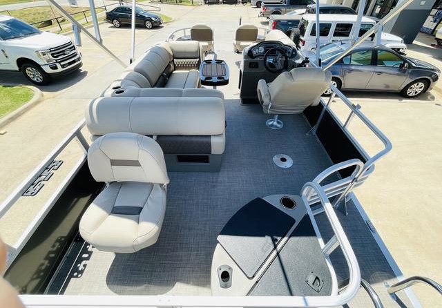 Sun Tracker Fishin Barge 20 DLX