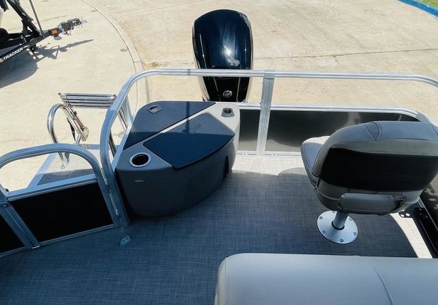 Sun Tracker Fishin Barge 20 DLX