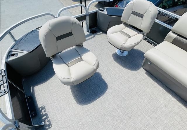 Sun Tracker Fishin Barge 20 DLX