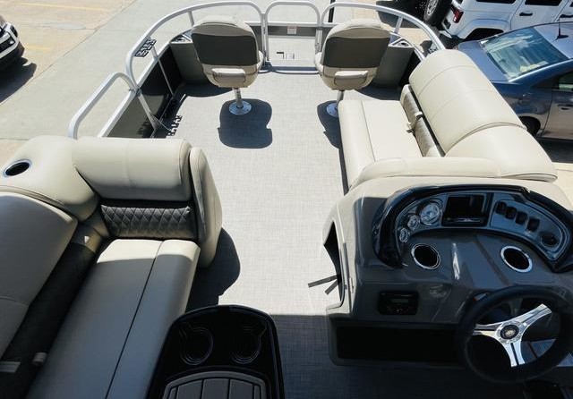 Sun Tracker Fishin Barge 20 DLX