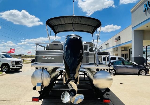 Sun Tracker Fishin Barge 20 DLX