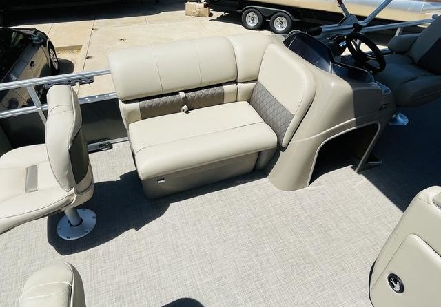 Sun Tracker Fishin Barge 20 DLX