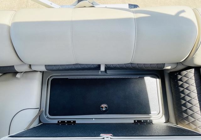 Sun Tracker Fishin Barge 20 DLX