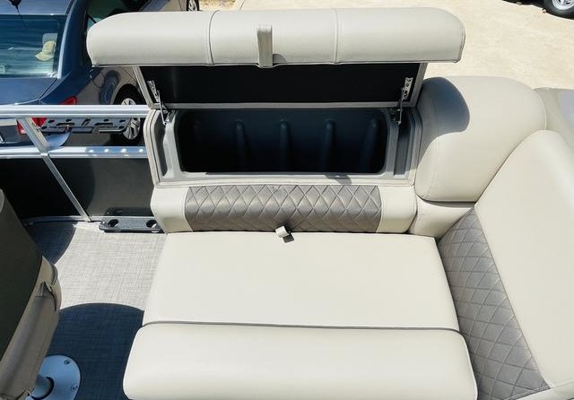 Sun Tracker Fishin Barge 20 DLX