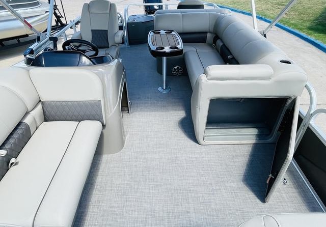 Sun Tracker Fishin Barge 20 DLX