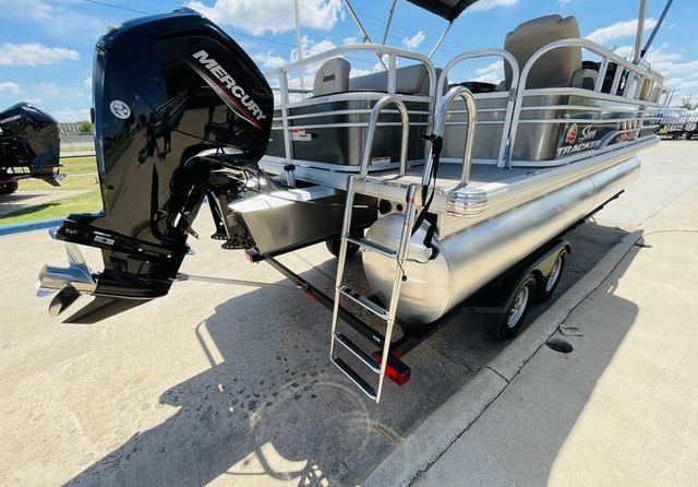 Sun Tracker Fishin Barge 20 DLX