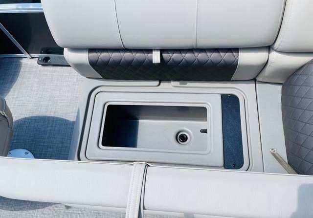 Sun Tracker Fishin Barge 20 DLX