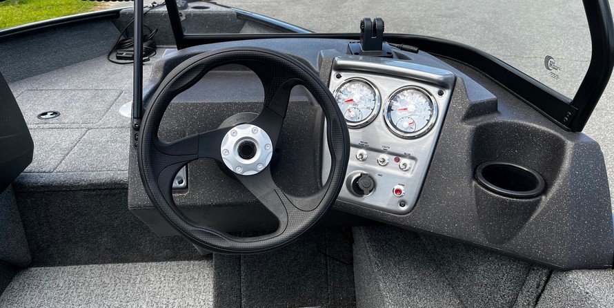 Tracker Pro Guide V-16 SC