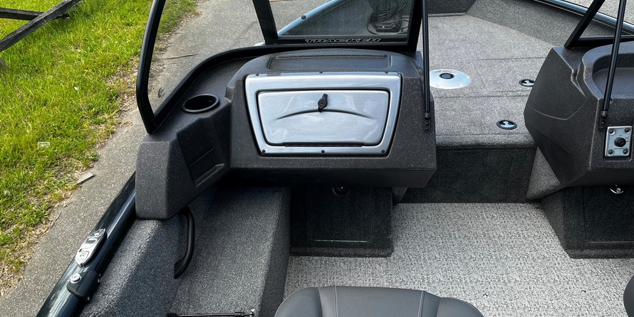 Tracker Pro Guide V-16 SC