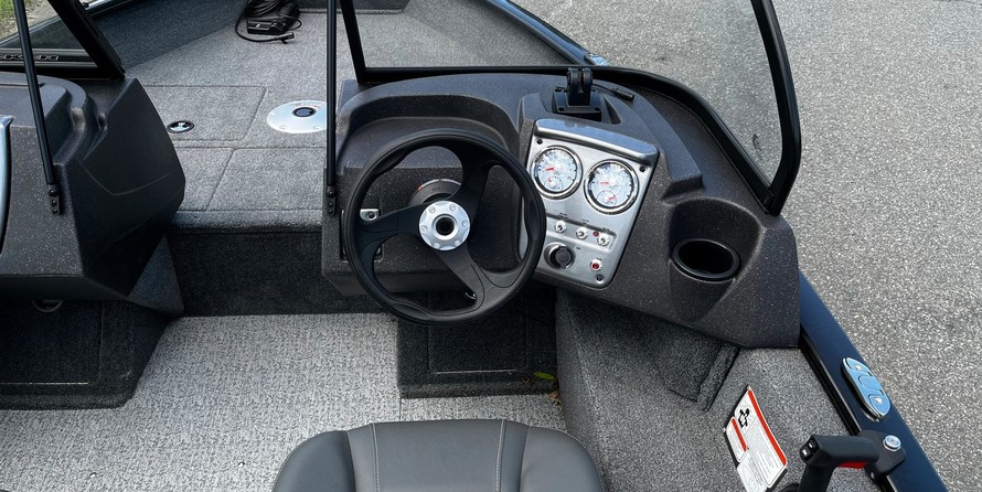 Tracker Pro Guide V-16 SC