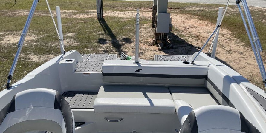 Starcraft Marine Crossover 210 OB SCX EXT