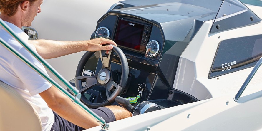 Quicksilver Activ 555 Cabin