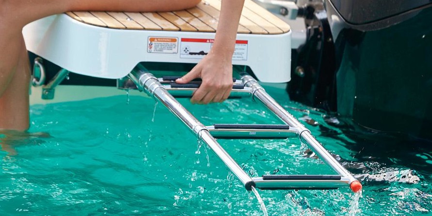 Quicksilver Activ 555 Cabin