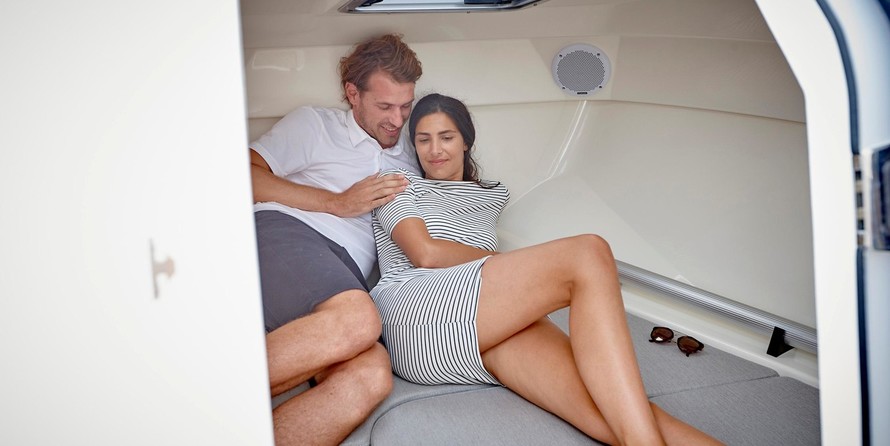 Quicksilver Activ 555 Cabin