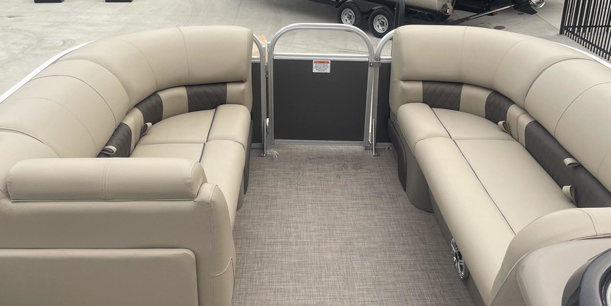 Sun Tracker Party Barge 20 DLX