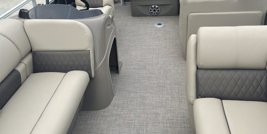 Sun Tracker Party Barge 20 DLX