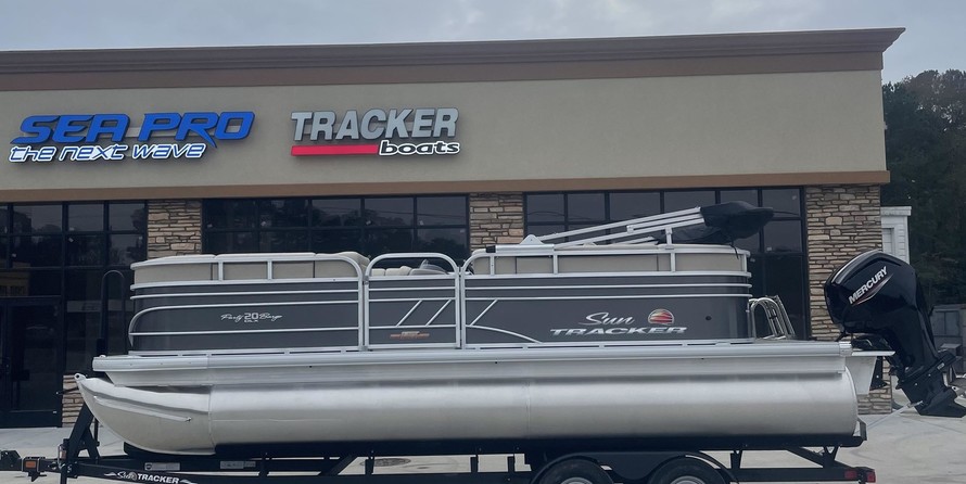 Sun Tracker Party Barge 20 DLX