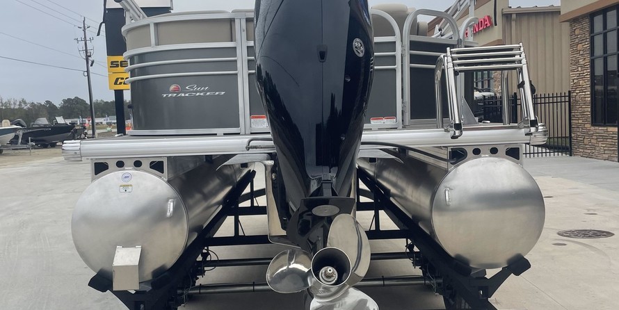 Sun Tracker Party Barge 20 DLX